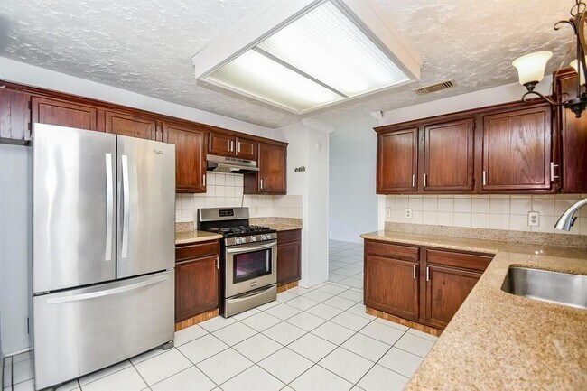 Building Photo - 12311 Grove Meadow Dr