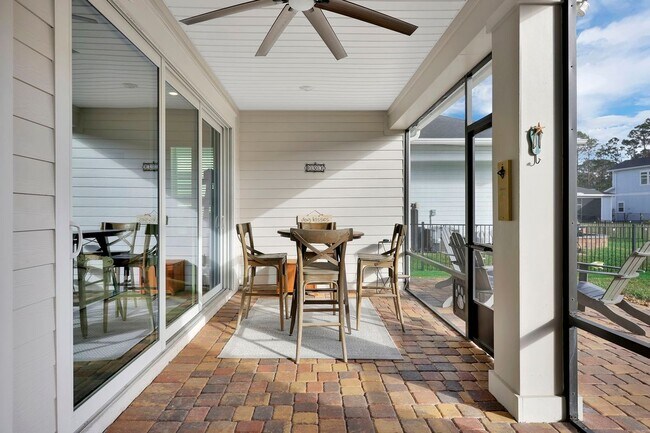 Building Photo - 2839 Montilla Dr