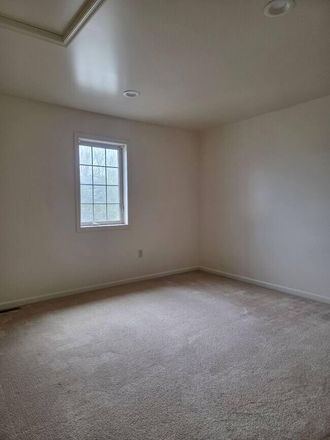 Building Photo - 110 Smith Rd