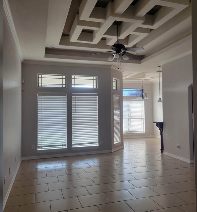 Building Photo - 3611 Spicewood Dr