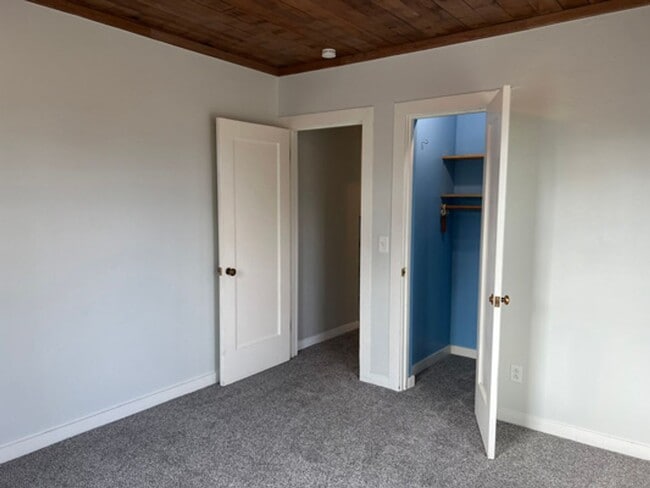 Building Photo - Charming 2-Bedroom Home with Character & Spacious Yard