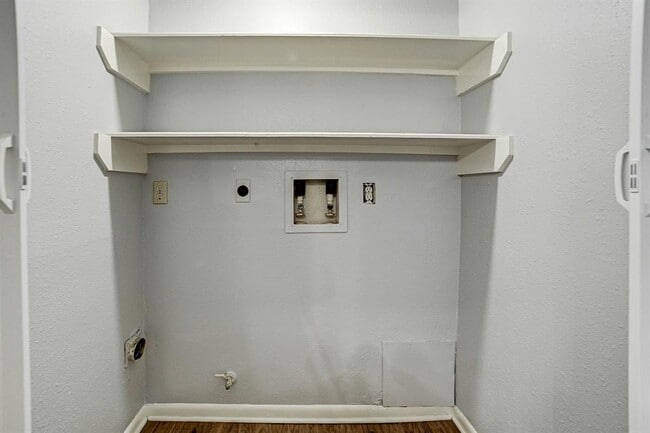 Building Photo - 2615 Lively Ln