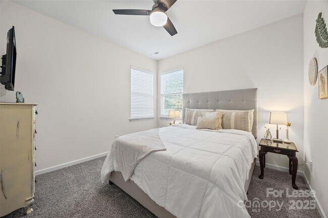 Building Photo - 2425 Chinkapin Ct
