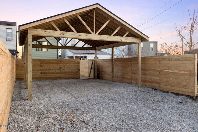 Building Photo - Home in Germantown for Rent - Carport, Fenced Back Yard!
