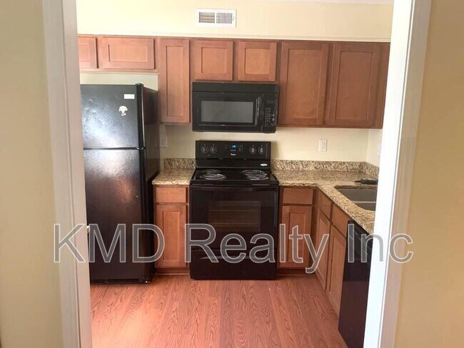Building Photo - 1207 Green Oaks Ln