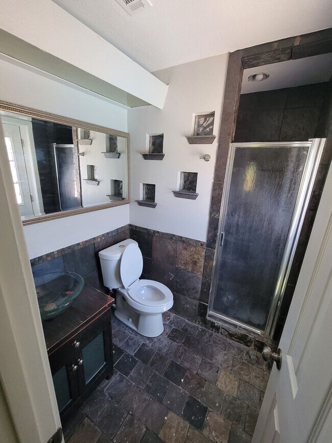 Building Photo - Modern living in Mesquite