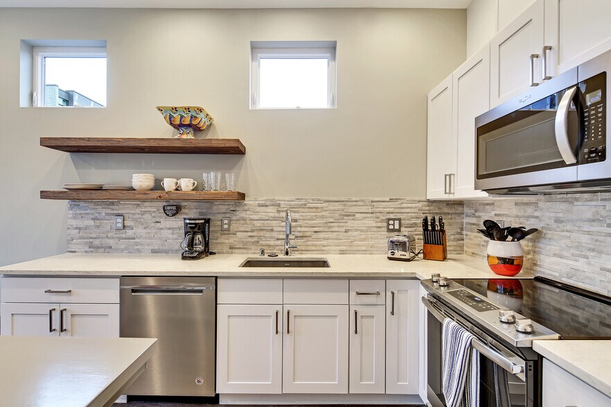 Kitchen - 2732 44th Ave SW