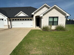 Building Photo - Magnolia Park #10770