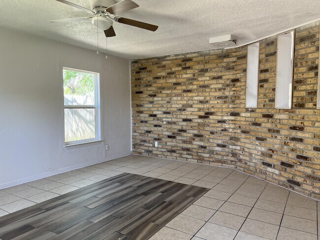 Building Photo - 1509 White Ave