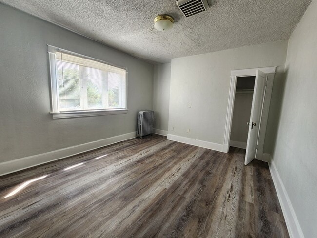 Building Photo - MonARLi 12-Plex