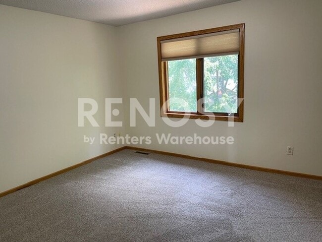 Building Photo - 4800 Sq. Ft. 5 Bedroom 4.5 Bath Home in Woodbury