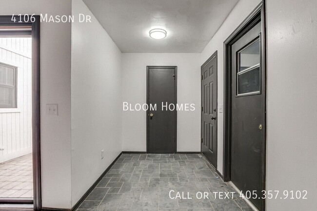 Building Photo - 4106 Mason Dr