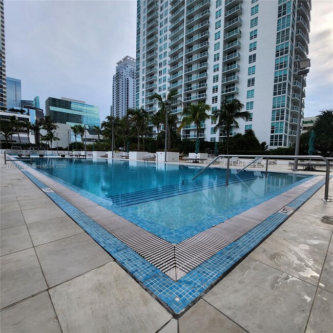 Building Photo - 950 Brickell Bay Dr