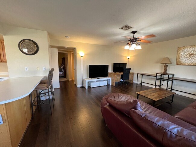 Building Photo - Two Bedroom Two Bathroom Fully Furnished Condo