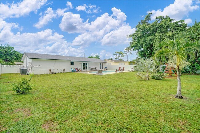 Building Photo - 17000 NW 18th Ave