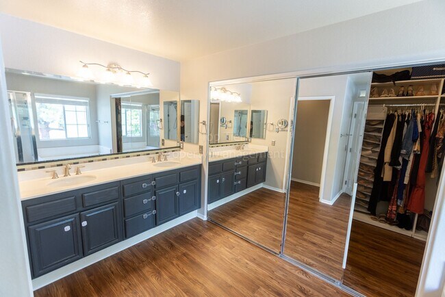 Building Photo - Gorgeous upgraded 4 bed 2.5 bath 2,216 sqft home with Remodeled Kitchen, Hardwood Floors, Tesla S...