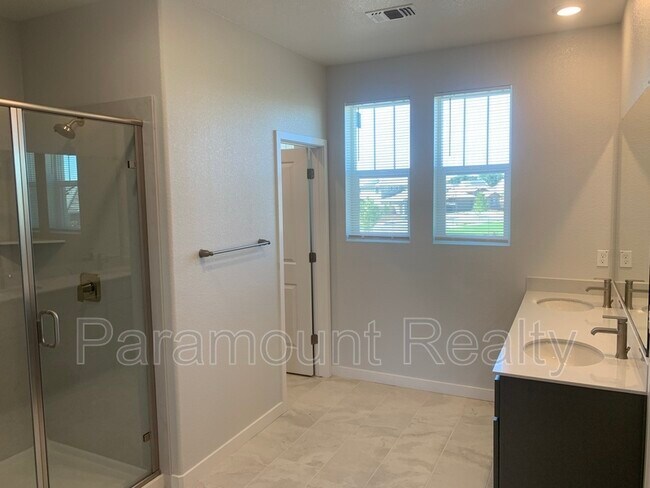 Building Photo - 886 Shearwater Rd