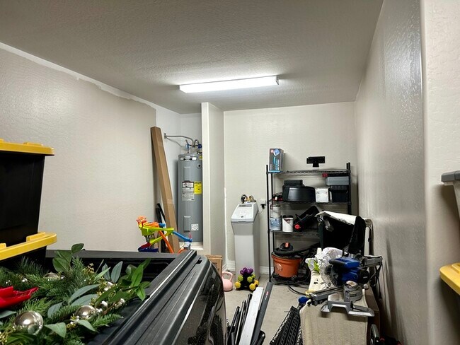 Building Photo - Fantastic Casa Vista home with 4 car garag...