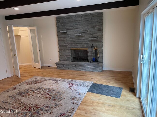 Building Photo - 13 Richards Dr