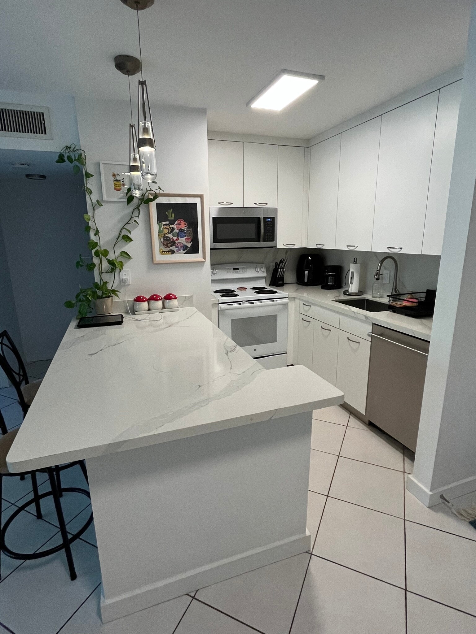 Building Photo - 13716 SW 90th Ave
