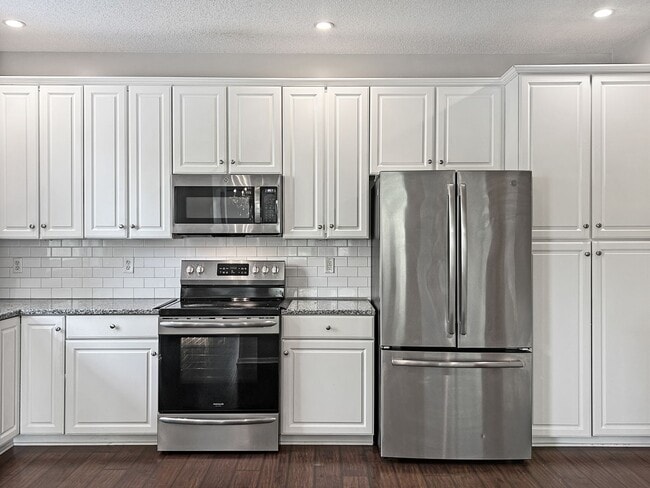 Building Photo - 8449 Forestview Ln N