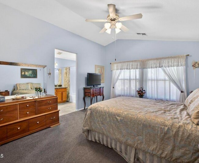 Building Photo - GORGEOUS home in the heart of Gilbert!