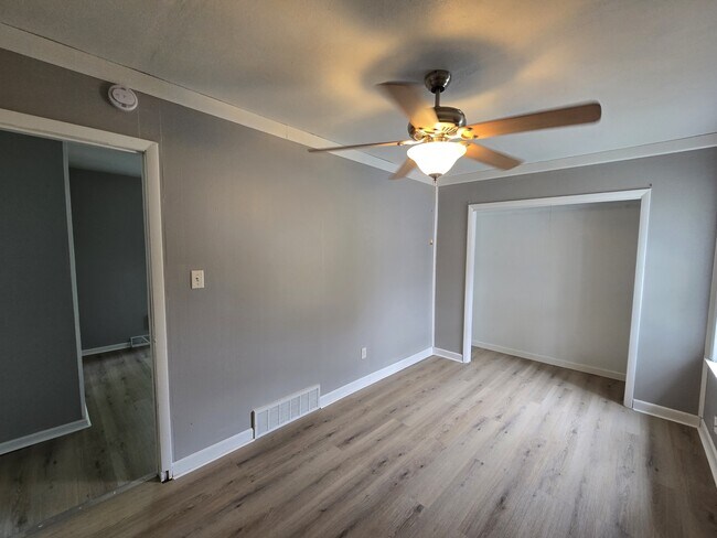 Building Photo - 512 Maynard Ave