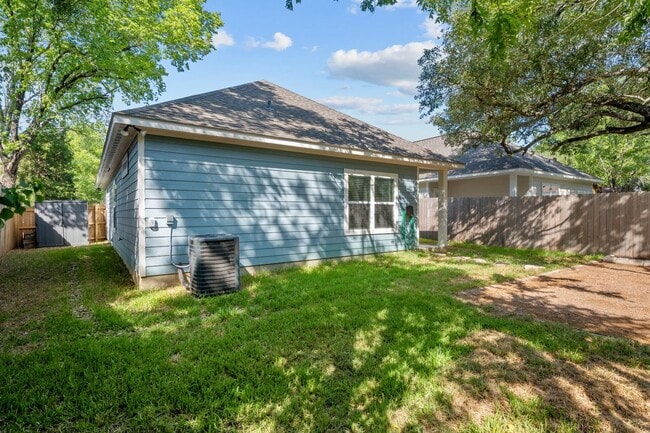 Building Photo - 1314 Antone St