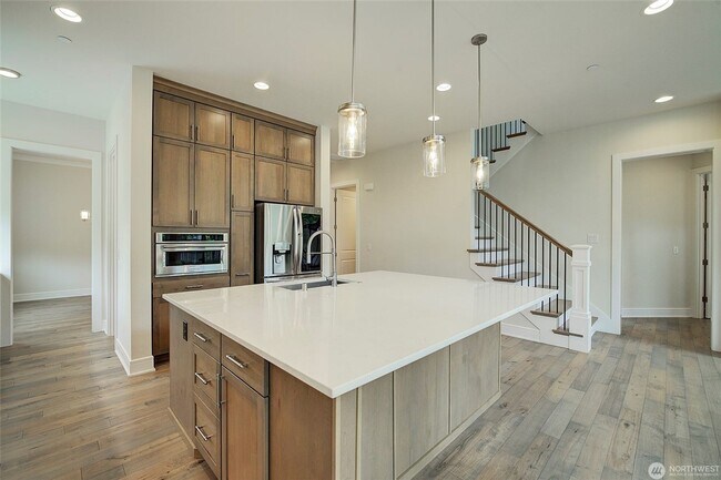 Building Photo - 5Bd/4Ba Bellevue House