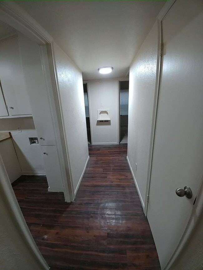 Building Photo - AVAILABLE NOW!!! Cozy 3/1/1/ in Arlington