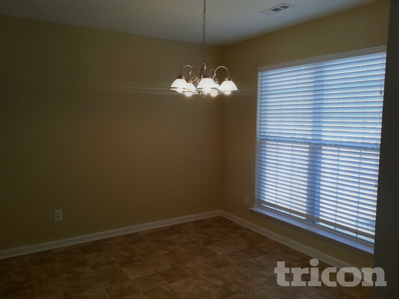 Building Photo - 4422 Little Moser Ln