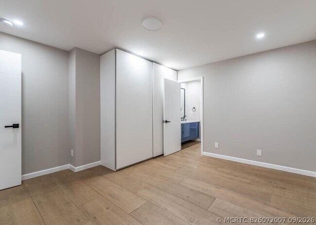 Building Photo - 6876 Palmar Ct