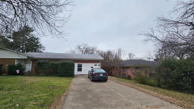 Building Photo - 2115 Glenwood Ln