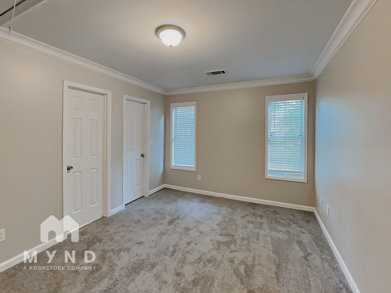 Building Photo - 5210 Laurel Bridge Dr SE