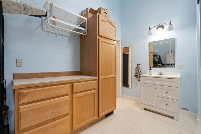 Building Photo - Spacious 4BR Turn-of-the-Century Charmer in the Heart of Bremerton!