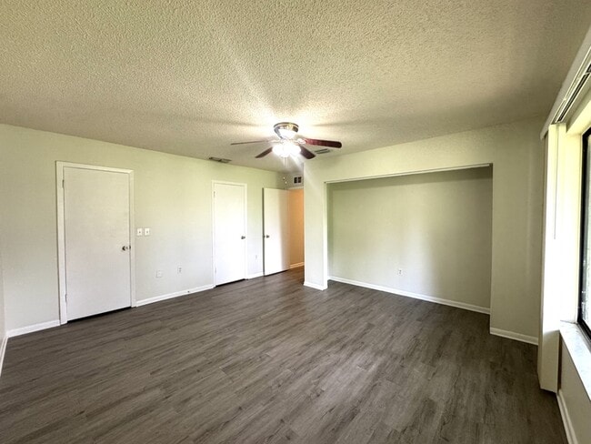 Building Photo - 5845 La Costa Dr