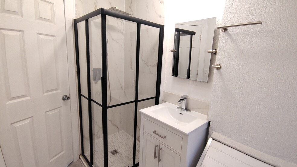 Building Photo - 6 S German St