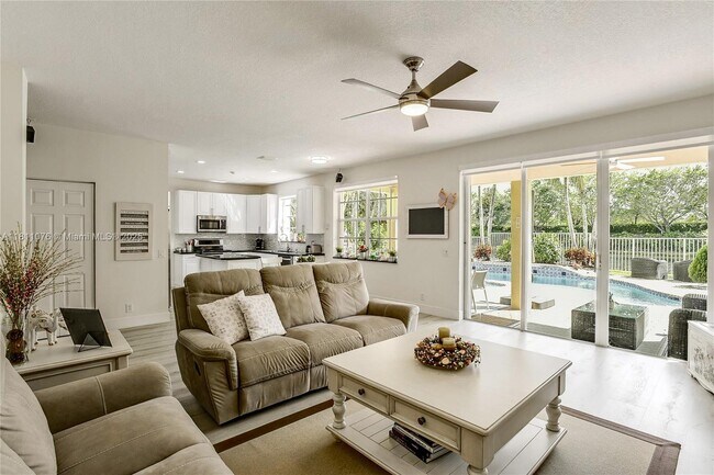 Building Photo - 4322 Fox Ridge Dr