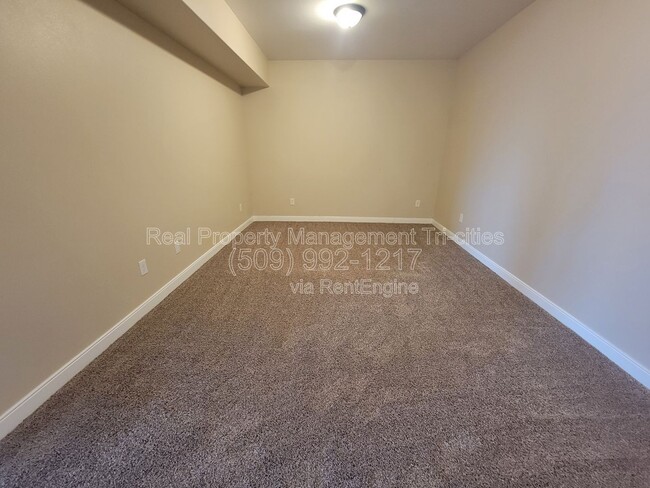 Building Photo - 2348 W 49th Ave