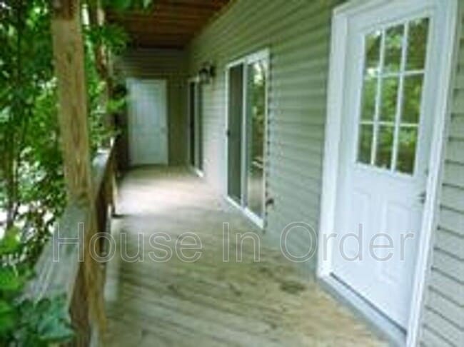 Building Photo - 15 Howards Row Pl