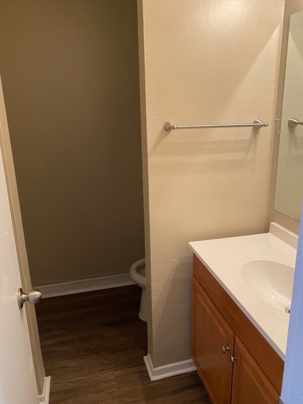 Building Photo - 1500 Millview Dr