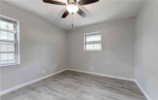 Building Photo - Renovated 3-bedroom House! HOUSING ACCEPTED!