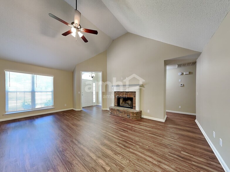 Building Photo - 131 Junco Way