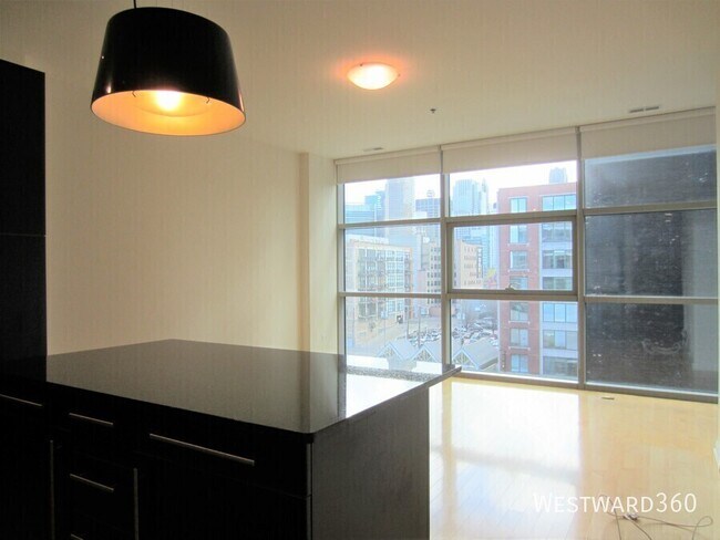 Building Photo - 225 S Sangamon-605