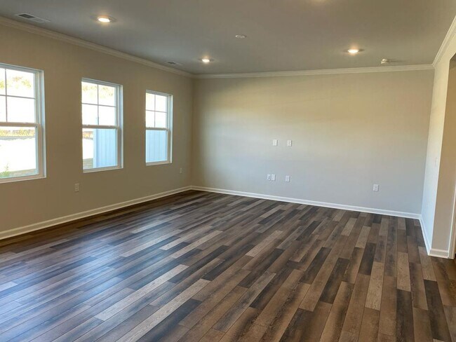 Building Photo - **OFFERING REFUNDABLE APPLICATION FEES** Stunning Newly Built 3BD, 2.5BA Raleigh Townhome in an H...
