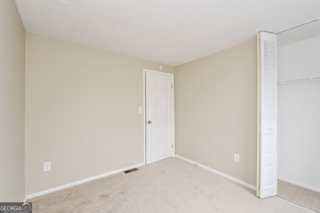 Building Photo - 2077 Raintree Pl