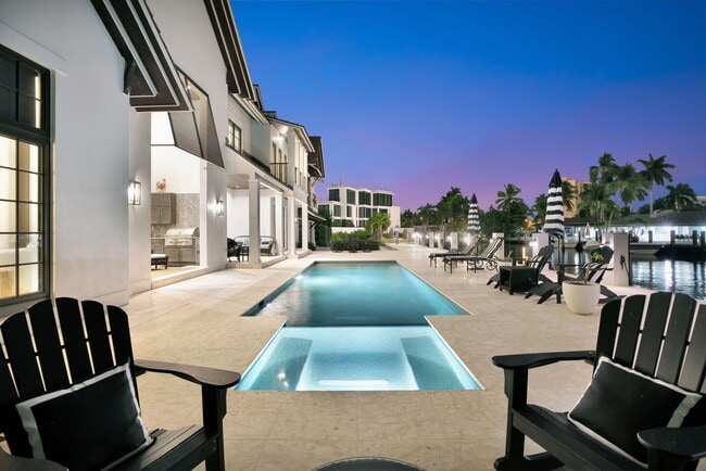 Building Photo - 400 Mola Ave