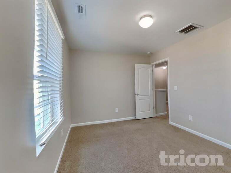 Building Photo - 226 Hallow Oak St