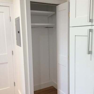 Building Photo - 65 Burbank St