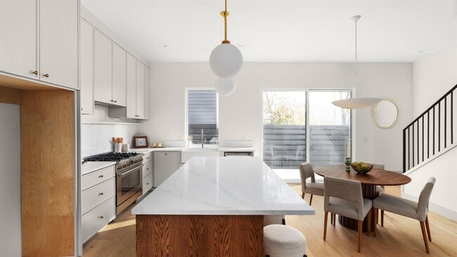 Building Photo - 4901 Gladeview Dr